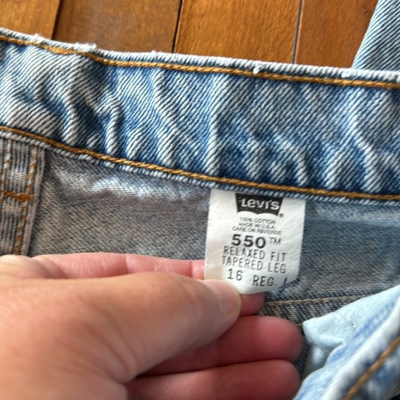 Levis 550 Faded Light Wash Vintage Jeans 34x32" Size 16L - Picture 5 of 6